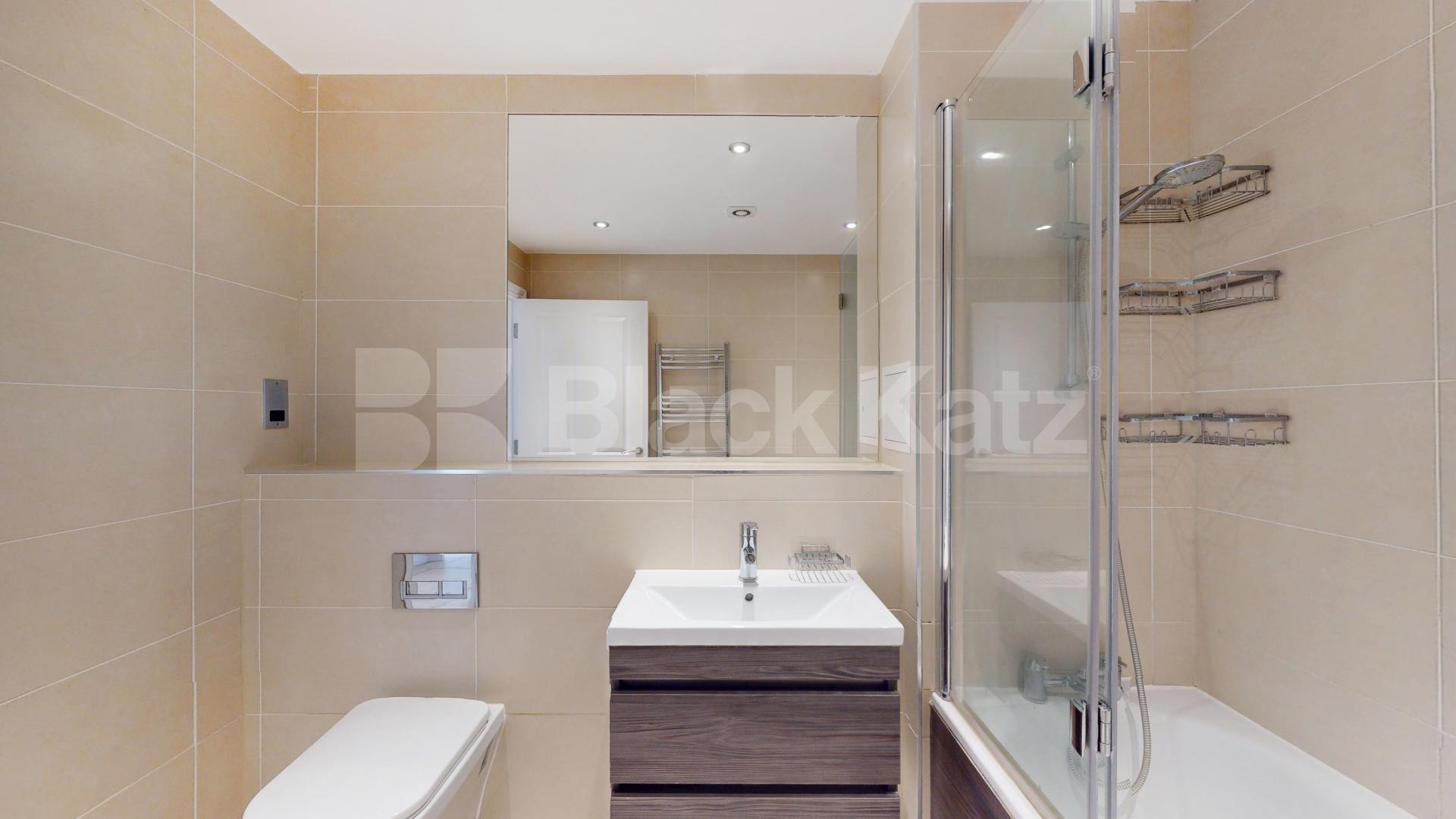 Fantastic 3 bed 2 bath within a private secure development mins to shops Davis House, Huguenot Drive , Palmers Green